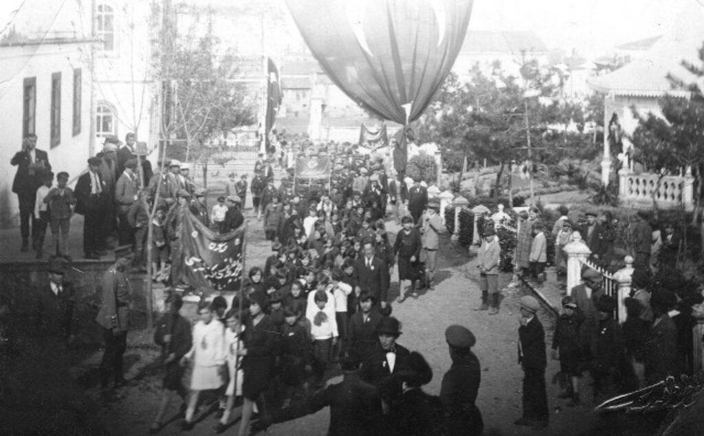 Samsun'da geçmişten bugün 19 Mayıs kutlamalarından fotoğraflar