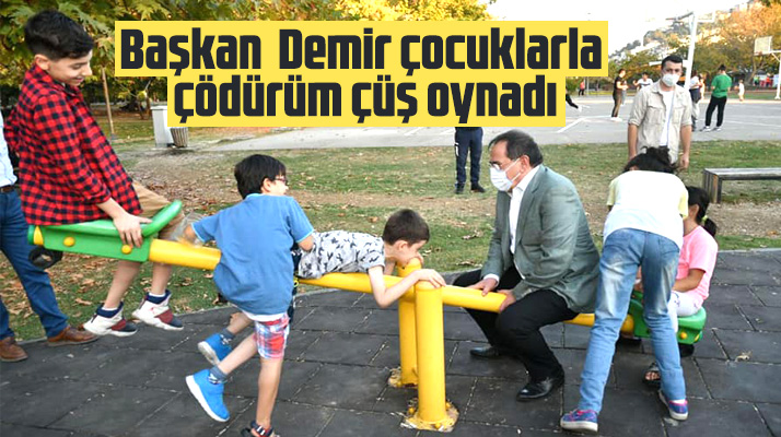 Samsun Büyükşehir Başkanı Demir çocuklarla tahterevalli oynadı