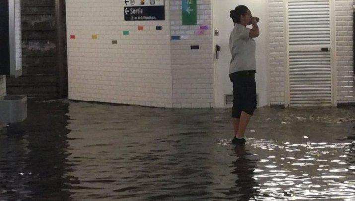 Paris metrosu sular altında kaldı
