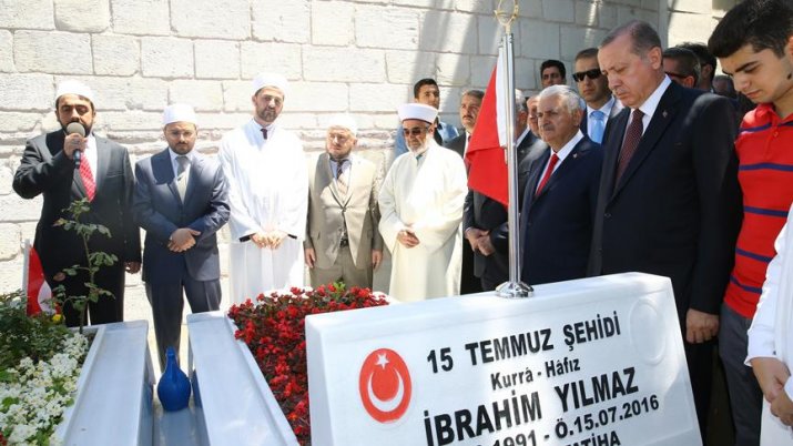 Erdoğan ve Yıldırım 15 Temmuz Şehitliğine ziyarette bulundu
