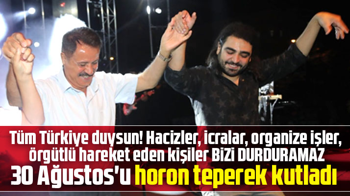 Atakum Belediyesi Zafer Bayramını Selçuk Balcı ve İsmail Altunsaray konseri ile kutladı