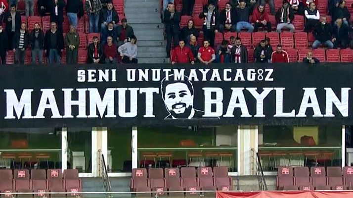 Yılport Samsunspor-Adanaspor maçında Mahmut Baylan için saygı duruşu