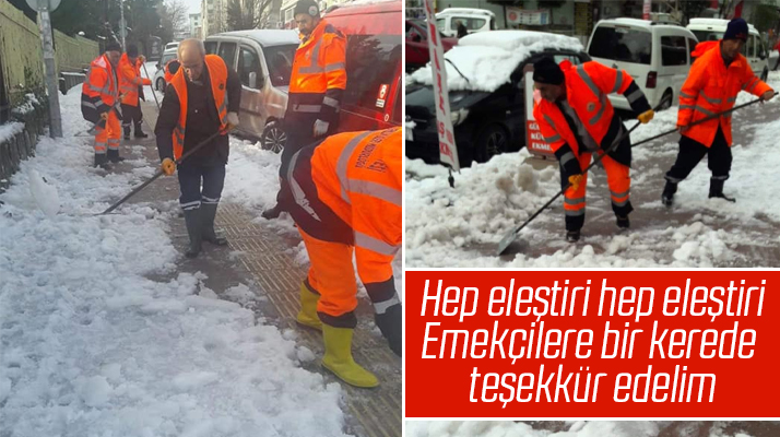 Samsun'da belediye işçileri kardan kapanan yol ve kaldırımları temizliyor