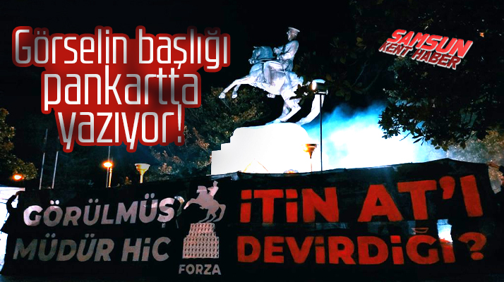Samsun'da Atatürk Anıtında Görülmüş müdür hiç, itin Atı devirdiği yazılı pankart açıldı