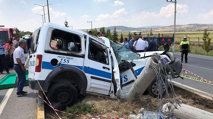 Polis aracı kaza yaptı:1 polis şehit