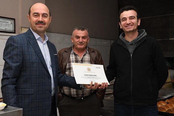 Terme Belediye Başkanı Ali Kılıç'tan örnek fırınlara teşekkür belgesi
