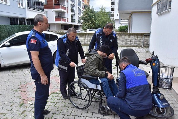 Samsun Tekkeköy Belediyesi Zabıta ekiplerinden örnek davranış