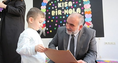 Samsun Canik Belediye Başkanı Sandıkçı öğrencilere karne dağıttı