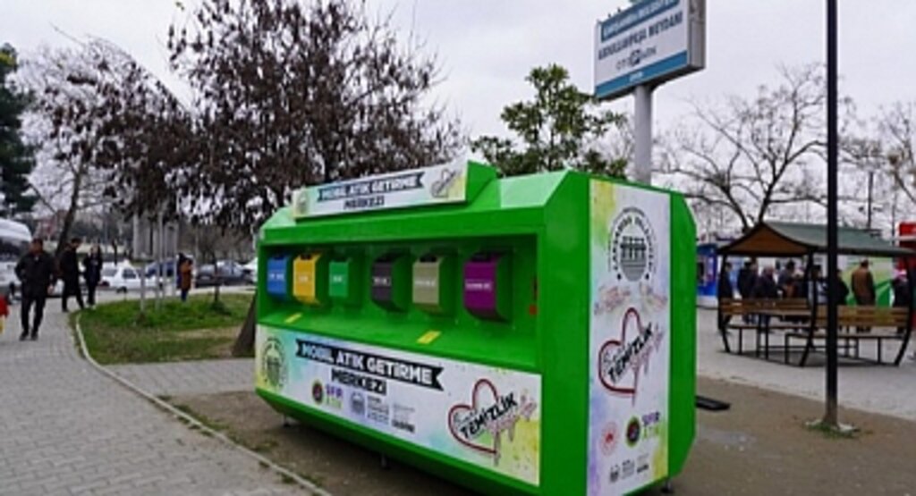 Samsun'un Çarşamba İlçe Belediyesi ilçede belirli noktalara mobil atık merkezleri yerleştirdi