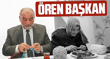 Samsun'da Canik Belediye Başkanı Sandıkçı çocuklar için atkı ve bere ördü