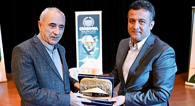 Yazar Nurallah Genç, Çarşamba ilçesinde sevenleri ile buluştu