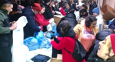 Samsun-Atakum'da vatandaşlar deprem bölgesine yardım için seferber oldu