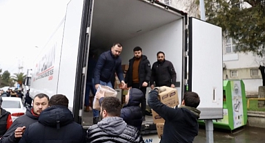 Samsun'da Çarşamba Belediyesi deprem bölgesine yardımları ulaştırdı
