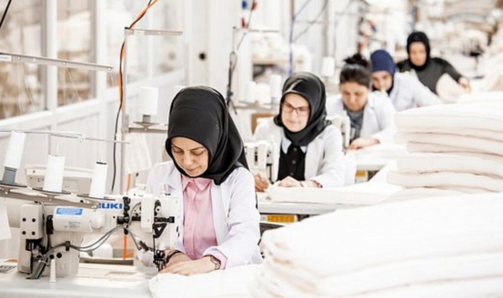 Samsun'da Seral Tekstil depremzedeler için uyku tulumları yapıyor