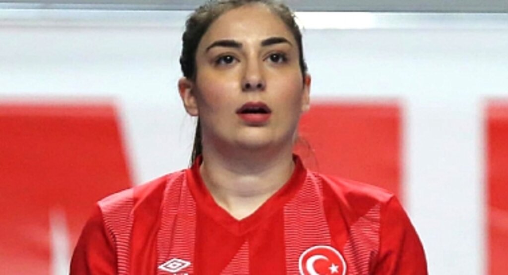 Samsunlu milli hentbolcu Beyza Karaçam Buducnost Bemax'a transfer oldu