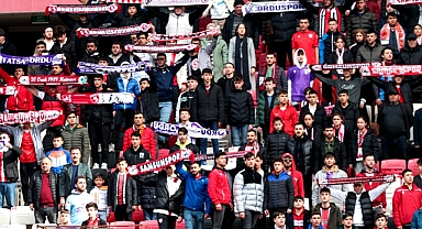 Yılport Samsunspor- 52 Orduspor depremzedeler için dostluk maçı yaptı