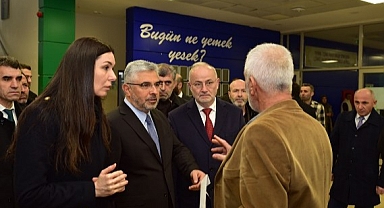 Çiğdem Karaaslan'dan depremzedelere moral ziyareti