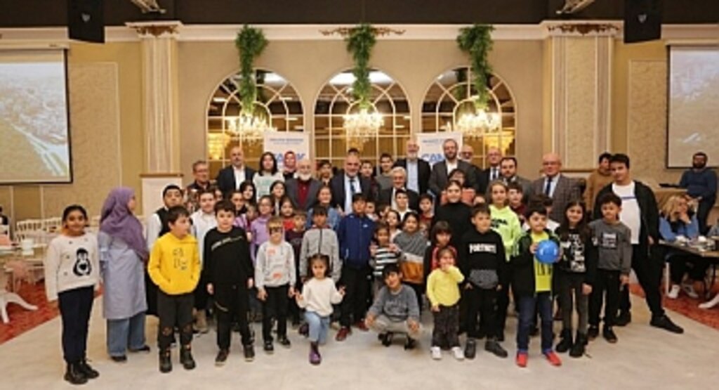 Samsun Canik Belediye Başkanı İbrahim Sandıkçı yetim çocuklarla iftar yaptı