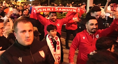 Samsunspor 11 yıl sonra Süper Lig'de! Taraftar sokağa döküldü