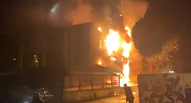 Samsun'da Atakum ilçesinde bir binada gece saatlerinde yangın çıktı