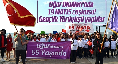 Samsun'da Uğur Okulları'nda 19 Mayıs coşkusu! Gençlik Yürüyüşü yaptılar
