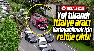 Samsun'da yangına giden itfaiye aracı yol tıkanınca refüje çıkmak zorunda kaldı