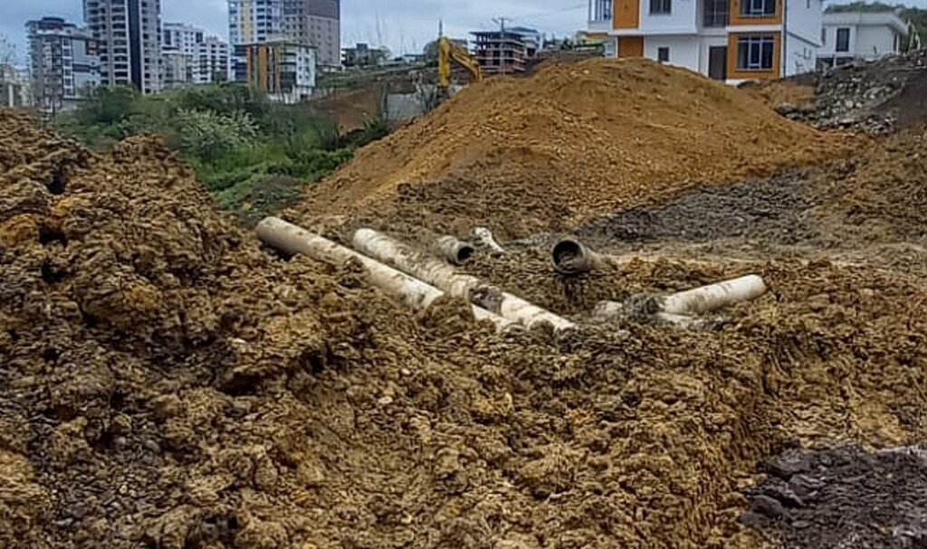 Samsun'un Atakum ilçesinde müteahhit uyarıyı dinlemedi ana su borusu patladı!