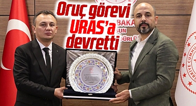 Samsun'da görevden alınan Oruç, koltuğu Mustafa Uras'a teslim etti