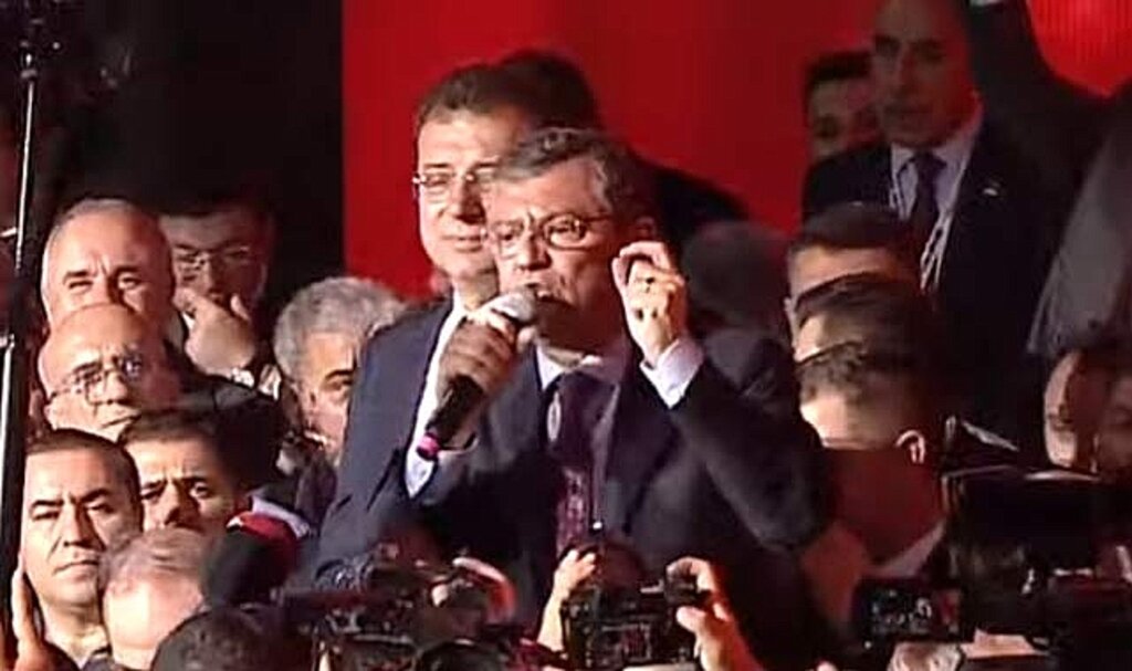 Özgür Özel CHP'nin 38. Kurultayında genel başkan seçildi