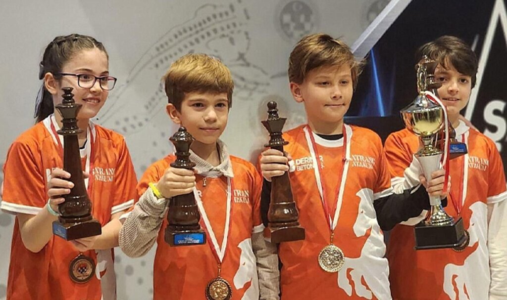 Samsun'da Satranç Atakum Spor Kulübü'nün 4 sporcusu şampiyonada derece aldı