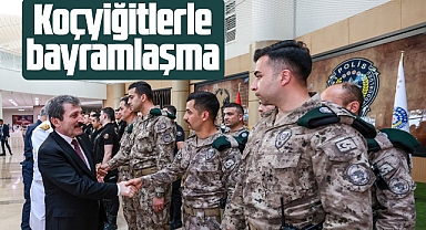 Samsun Valisi Tavlı Kurban Bayramında emniyet mensupları ile bayramlaştı