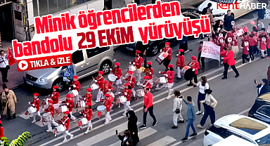 Samsun'da İstiklal İlkokulu öğrencilerinden bandolu 29 Ekim yürüyüşü
