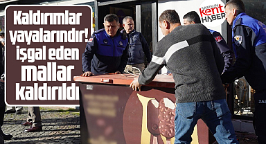 Samsun'un Atakum ilçesinde kaldırımları işgal eden esnafa ait mallar kaldırıldı