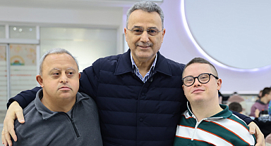 İhsan Kurnaz, down sendromlu çocuklar ve aileleri ile biraraya geldi