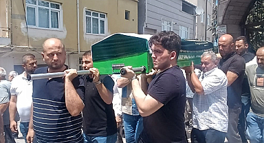 Samsun'da eski emlakçılar odası başkanı Arslan, annesini toprağa verdi