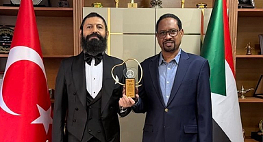 Nobel Barış Ödülü adayı yazar Akif Manaf'a Sudan-Türkiye Barış ödülü verildi
