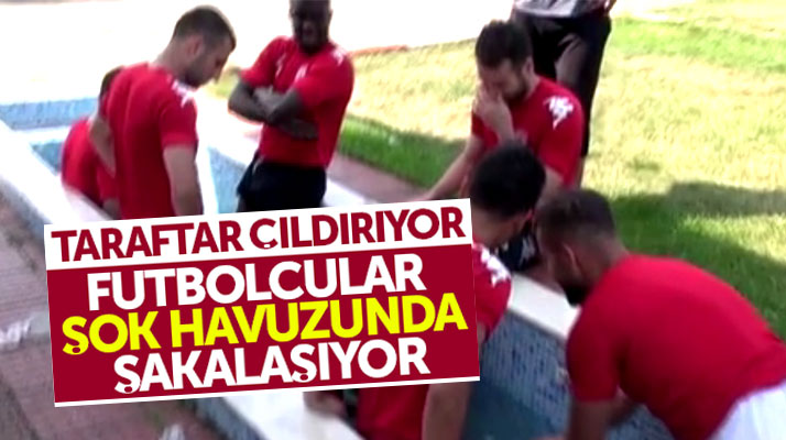 Samsunsporlu futbolcular şok havuzunda birbirleriyle şakalaştı