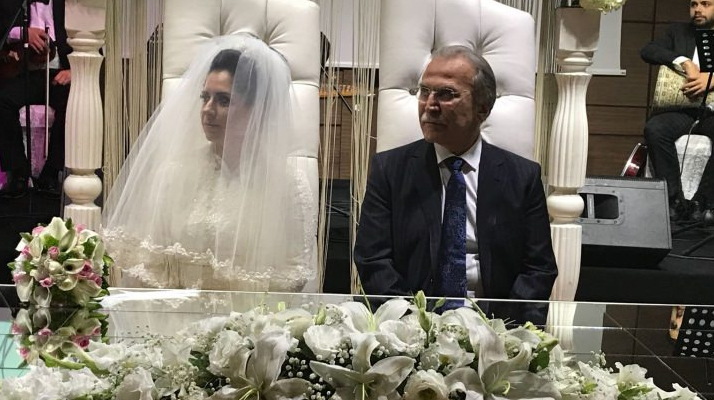Mehmet Ali Şahin Zuhal Fırat ile evlenerek dünya evine girdi
