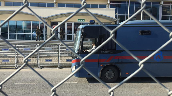 Fetö'cü polis itiraf etti!Pillere kağıt sarıyorlardı