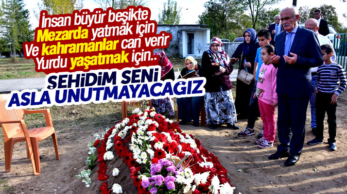 Yusuf Ziya Yılmaz şehit Erhan Karaca'nın mezarı başında dua etti