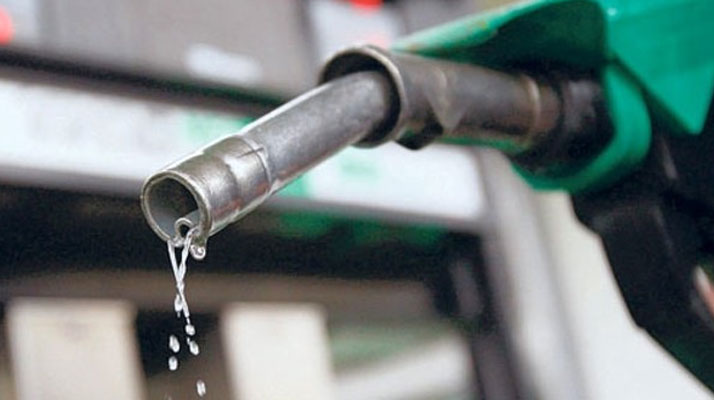 Benzinin litre fiyatına 8 kuruş zam geldi