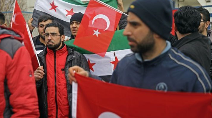 Suriyeliler 10 ilde Afrin'de gönüllü askerlik için askerlik şubelerine başvurdu