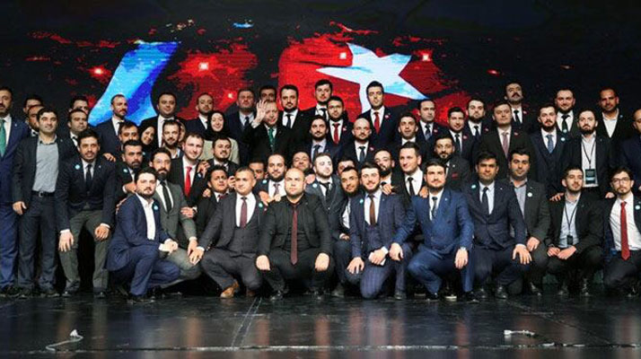 TÜGVA Samsun Gençlik Buluşmasında Erdoğan ile biraraya geldi