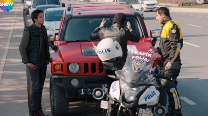 Çukur dizisinde trafik polisine 'haritadan yer seç' sözlerine tepki yağıyor
