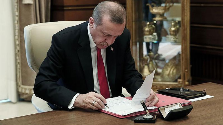 Erdoğan, AK Parti ve MHP'nin birlikte hazırladığı ittifak yasasını imzaladı