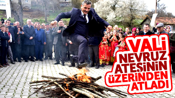 Samsun Valisi Osman Kaymak Nevruz ateşini yakıp üzerinden atladı