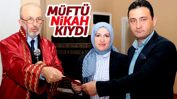 Samsun İl Müftüsü Veysel Çakı, ilk resmi nikahını kıydı