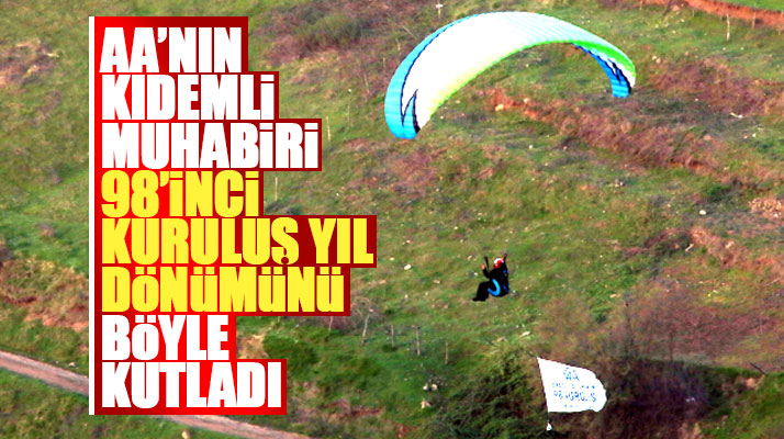 Samsun'da AA muhabiri 98'inci kuruluş yıl dönümünü yamaç paraşütü ile uçarak kutladı