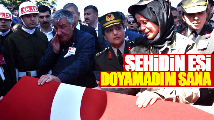 Samsun Bafra'da şehit Tolga Pehlivan'ın cenazesinde eşi yürek dağladı