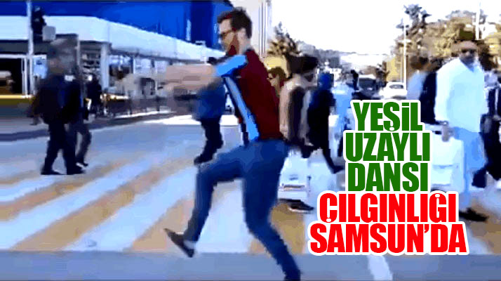 Samsun'da sokak ortasında yeşil uzaylı dansı yapan genç